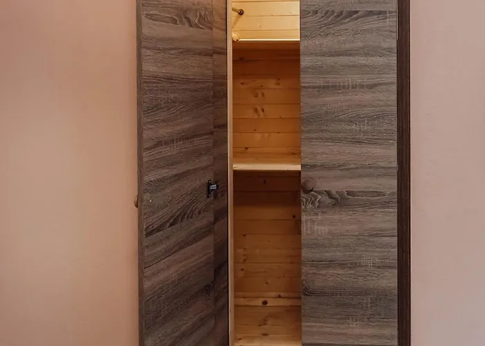 アパート инфинити サパレヴァ・バニャ